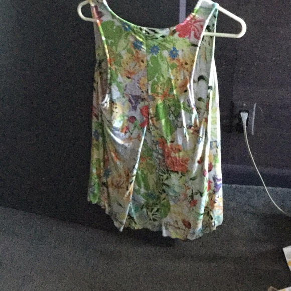 ROSE+OLIVE FLORAL TOP - Picture 2 of 4